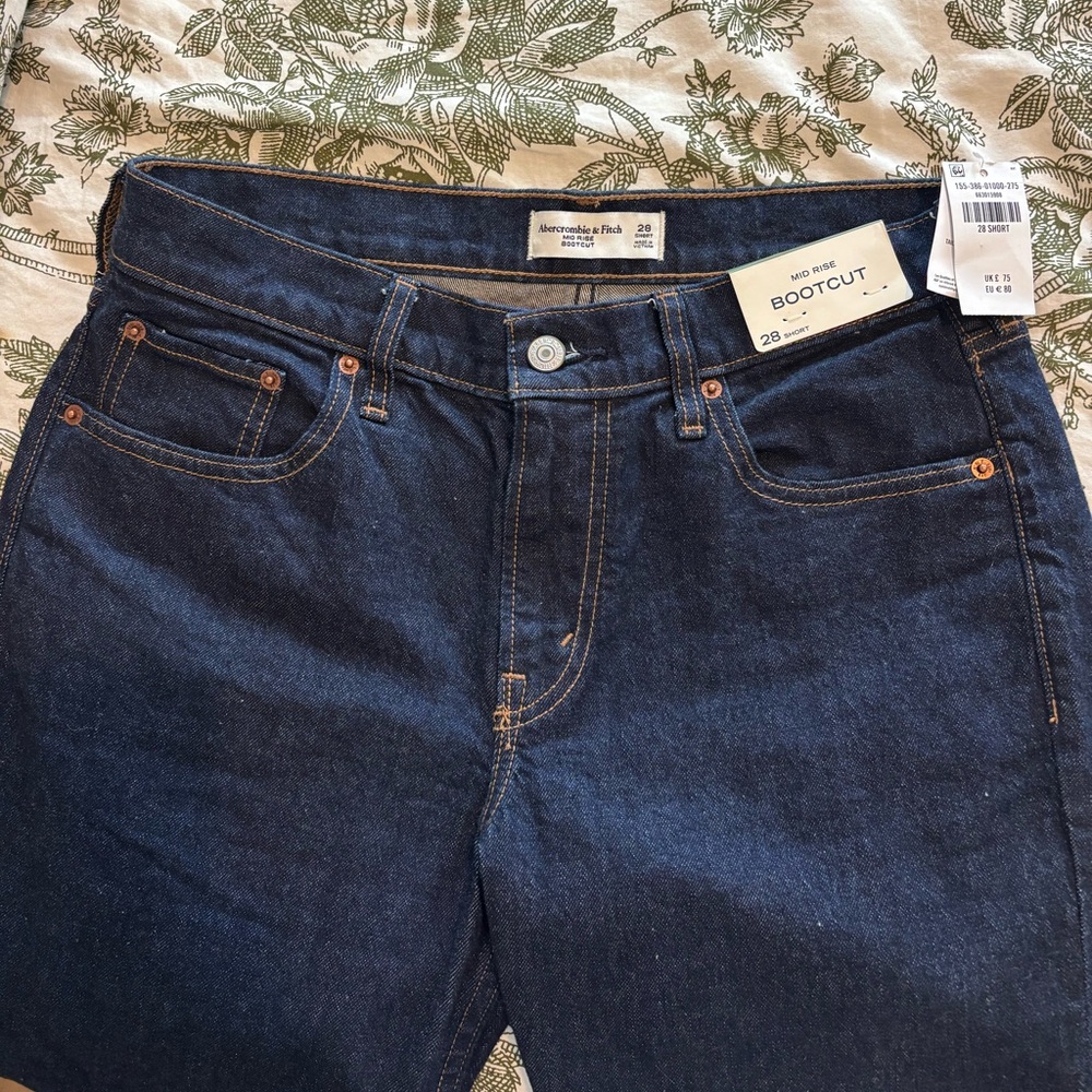NWT A&F Mid Rise Bootcut Jeans - Picture 8 of 14